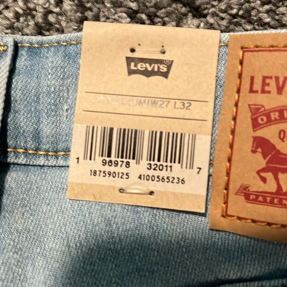 Levi 725 High Rise Bootcut Jeans, W27 L33. NWT - Picture 8 of 8